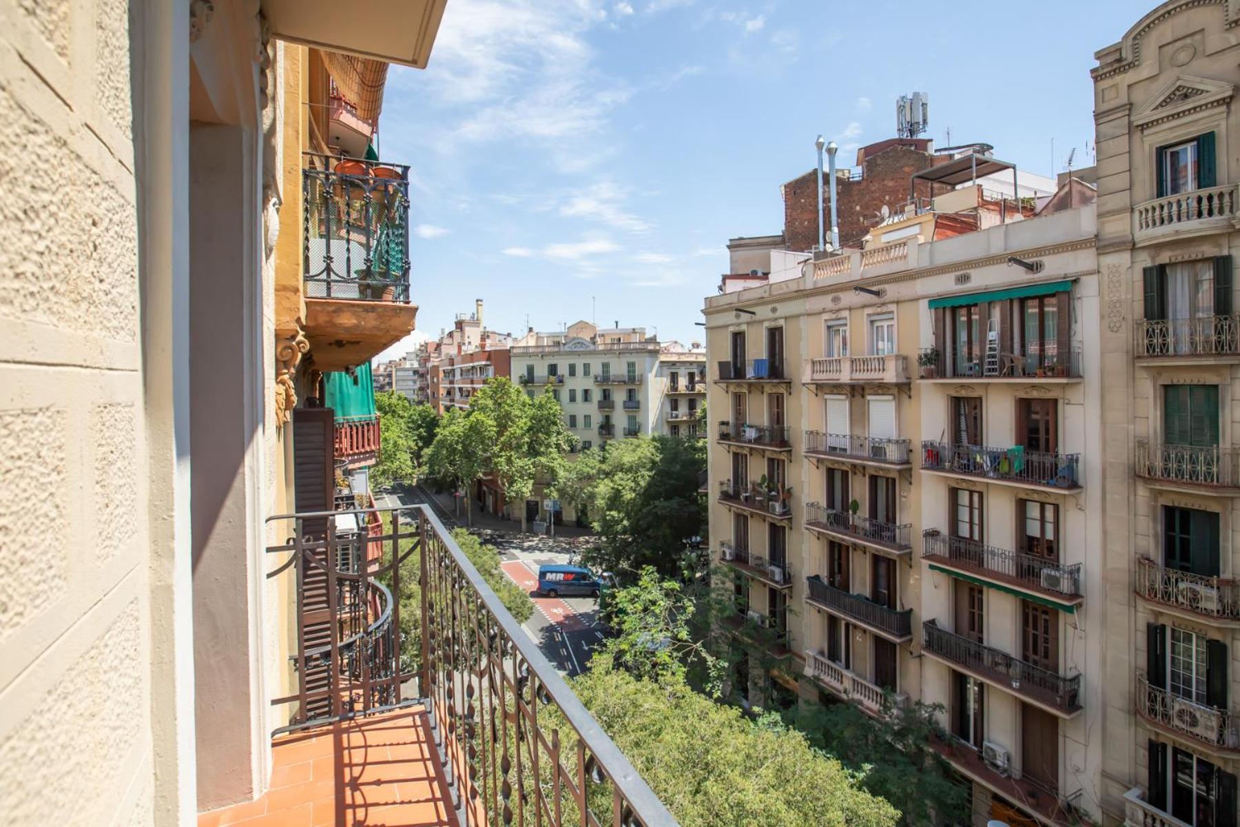 Apartment 33mal1082- Big 2br Near Sagrada Familia *